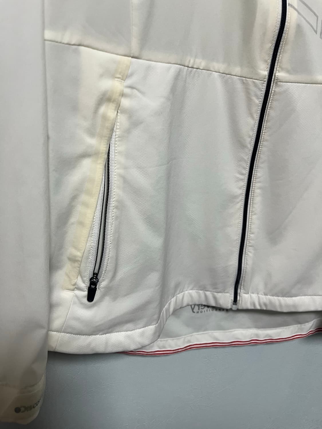 디스커버리 아이보리 바람막이 후드 자켓 상품이미지3