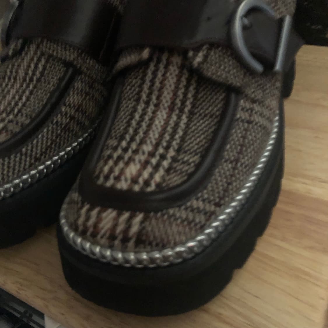 Charles&Keith 체크 벨티드 통굽 로퍼 상품이미지2