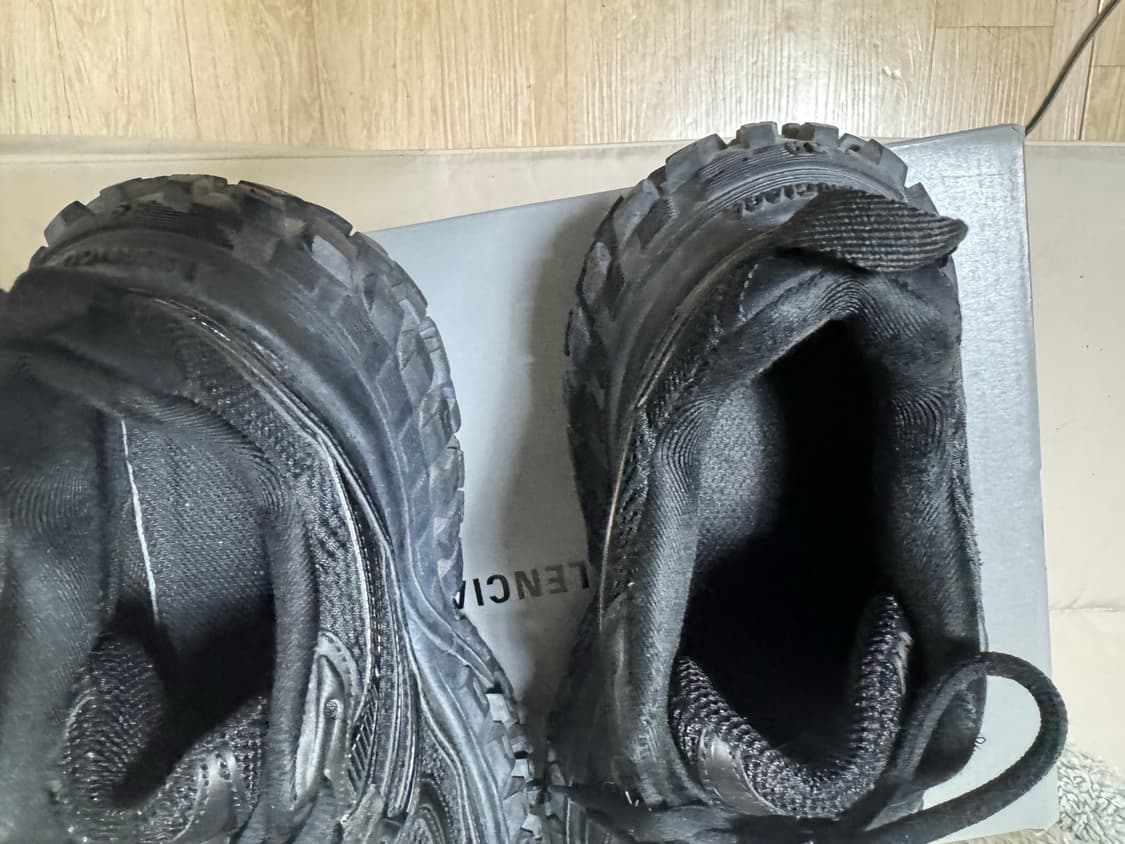 발렌시아가 디펜더 39 상품이미지5