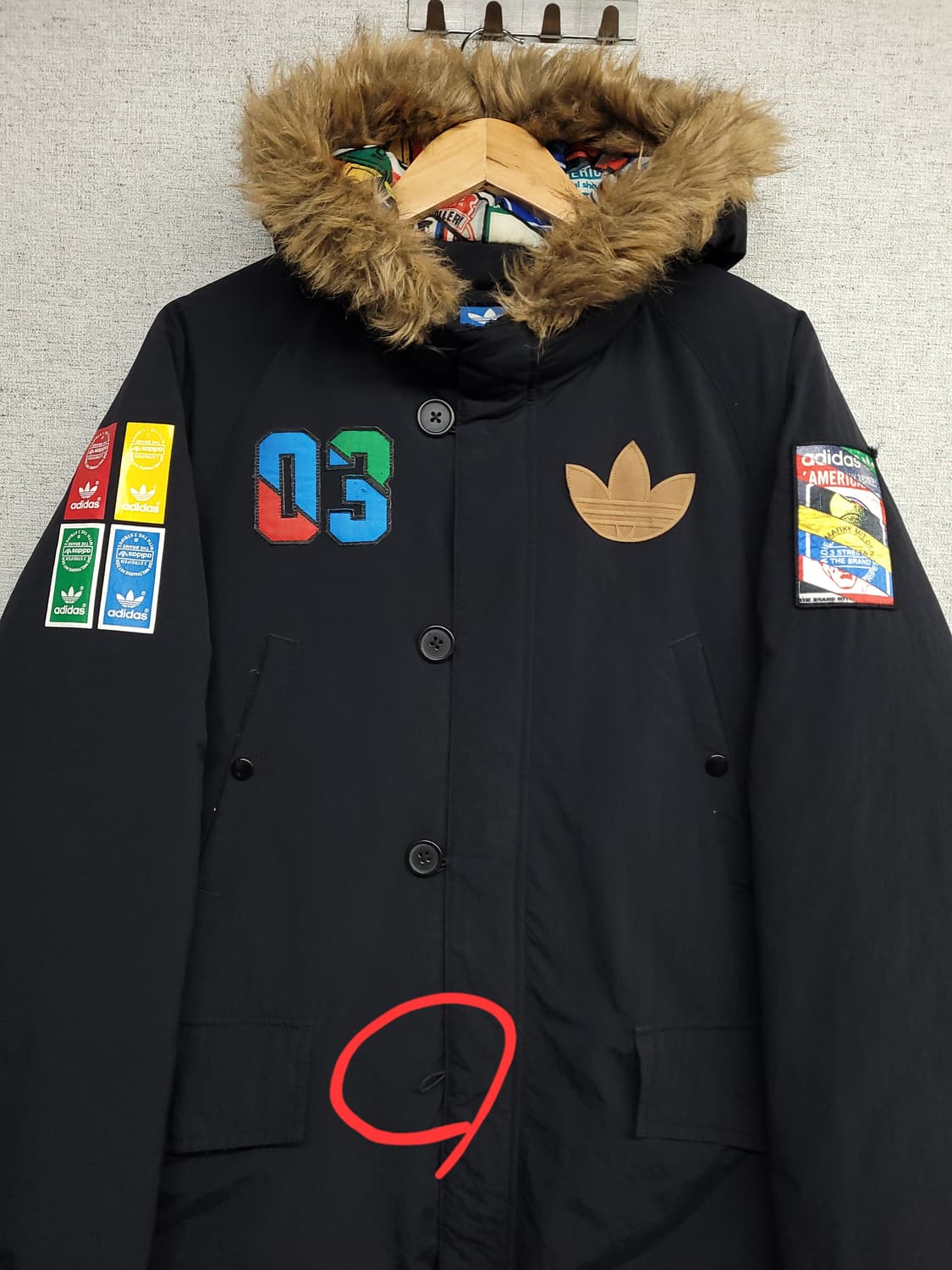 아디다스 오리지널 BADGE 덕다운 봄버  상품이미지2