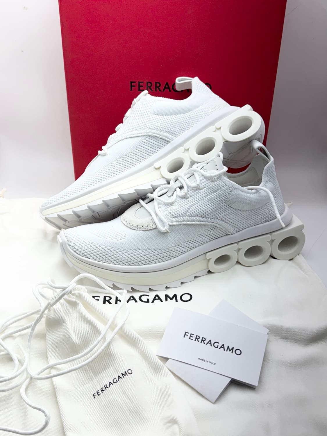 정품)페라가모스나커즈260 상품이미지1