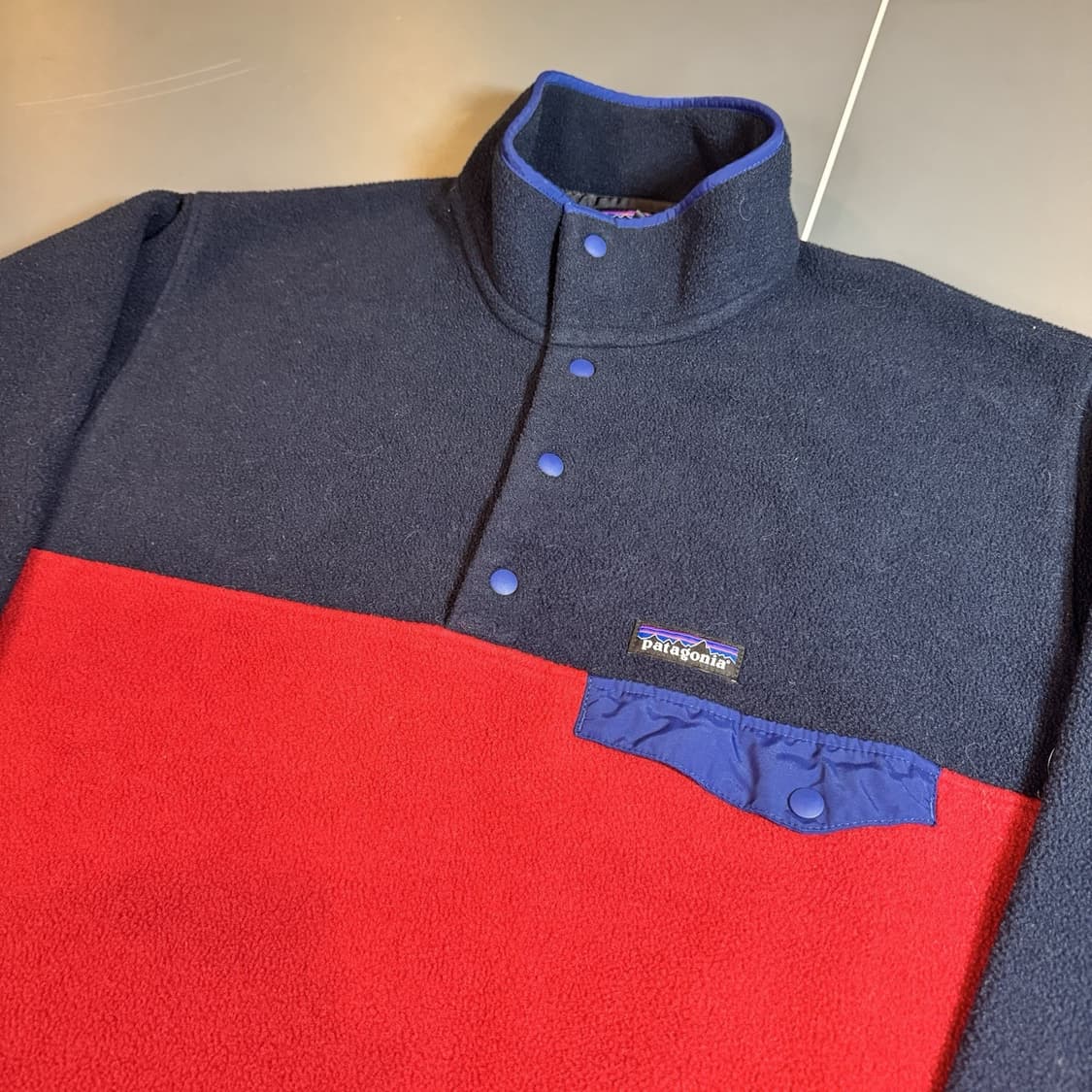20FW 파타고니아 신칠라 스냅-티 플리스 네이비/레드 상품이미지2