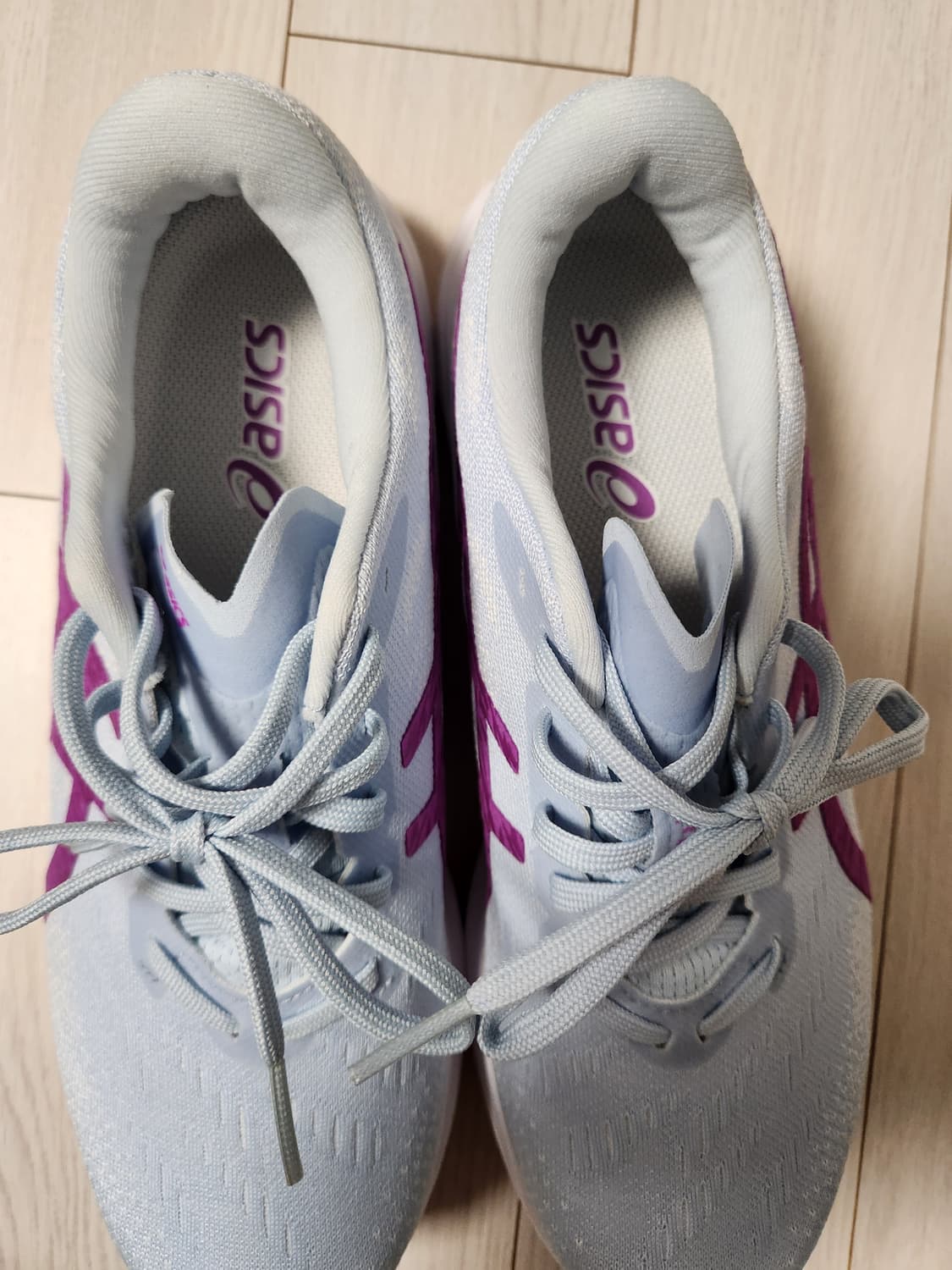 새상품급)아식스 운동화 우먼 다이나블라스트3 러닝화 사이즈250

여성용 상품이미지3