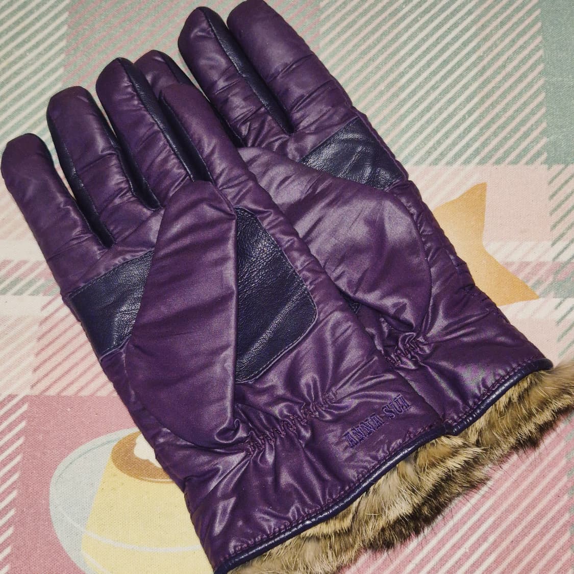 04s 안나수이 퍼플 나비 패디드 레더 장갑 상품이미지8
