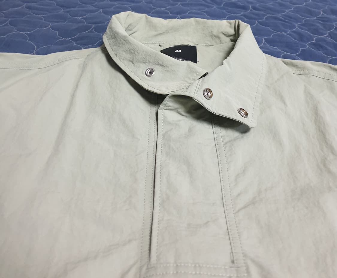 H&M 나일론 하프집업 하이넥 카라 아노락 연카키 (M) 상품이미지2