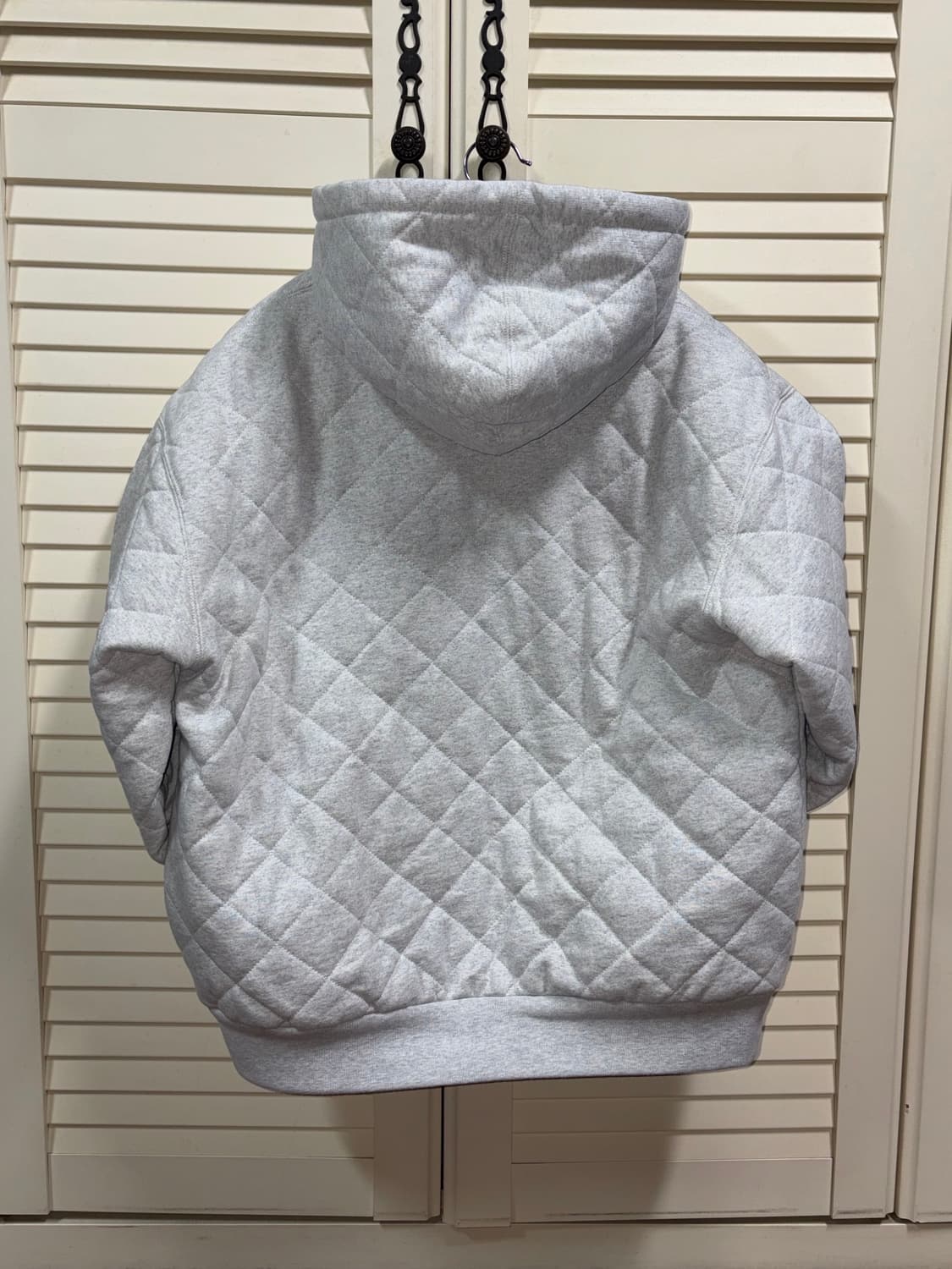 [S급] 슈프림 퀼티드 후드집업 스웻셔츠 25FW 상품이미지2