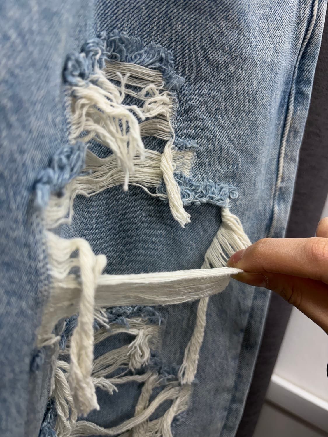 리바이스 프리미엄 하이볼 워싱 데미지드 데님 팬츠 상품이미지3