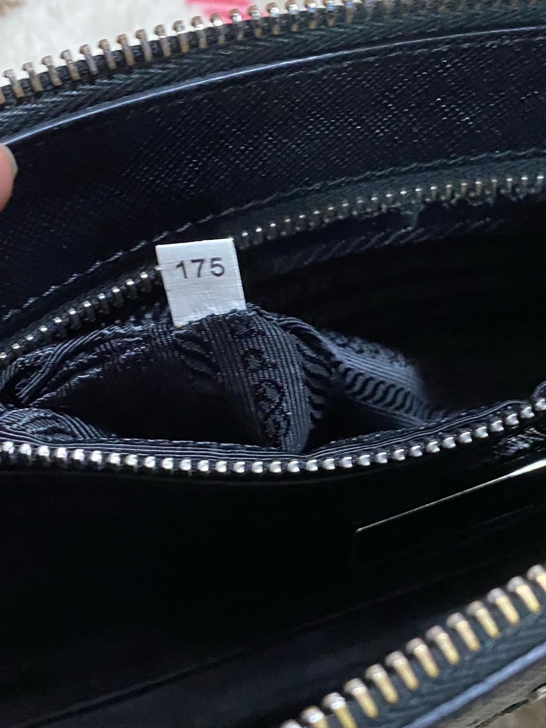 프라다 사피아노 가죽 클러치백 블랙 (정품) 상품이미지7