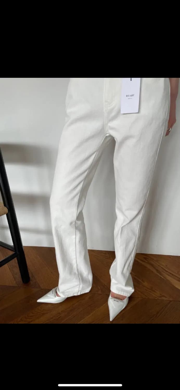 위아 산토리 화이트 슬림 부츠컷 데님 상품이미지4