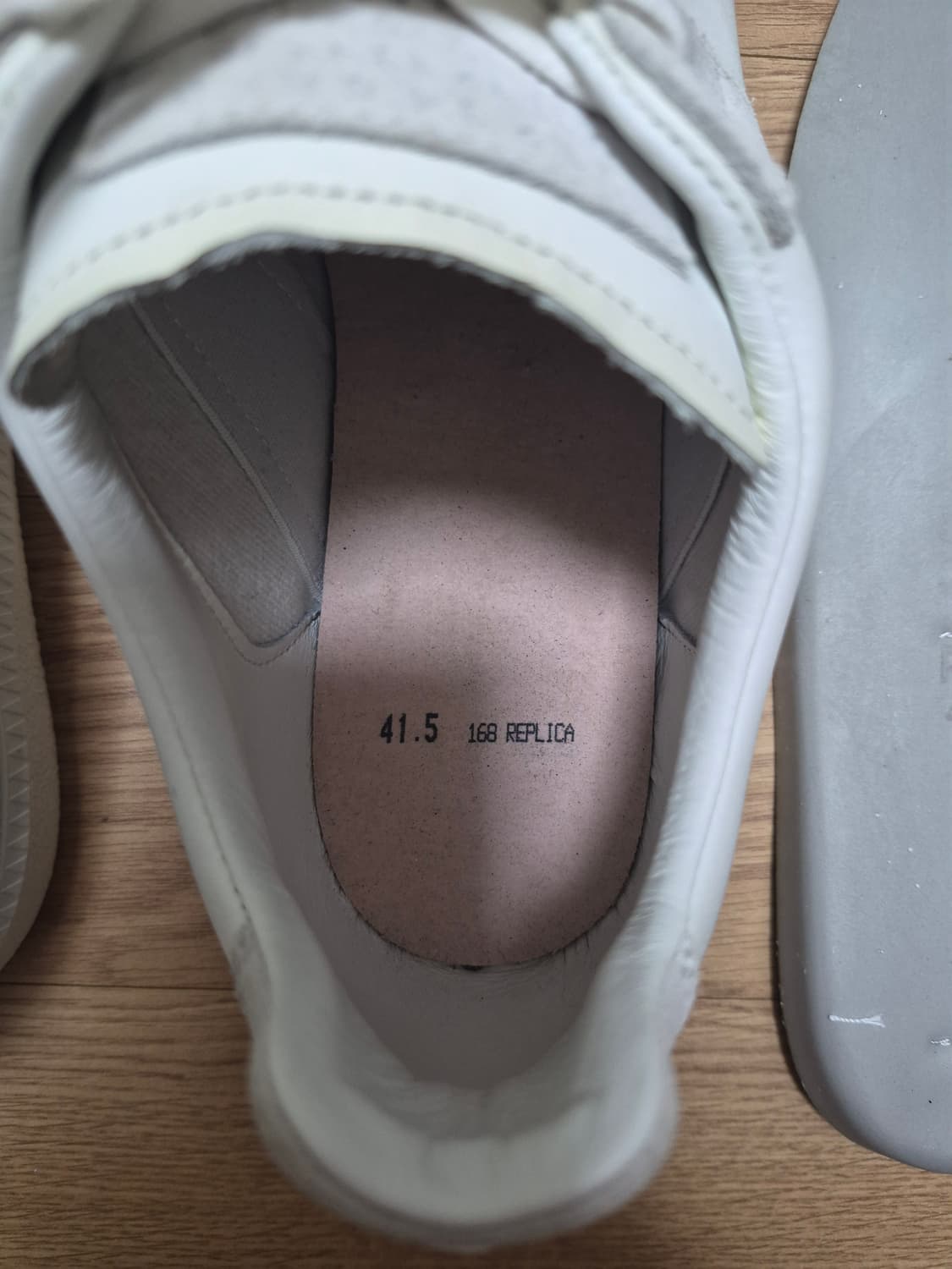 마르지엘라 카프스킨 독일군 화이트 41.5 상품이미지4