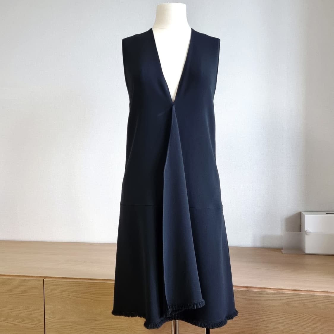 ROCHAS 로샤스 센터슬릿프릴 브이넥 슬리브리스 원피스 드레스 (55) 상품이미지2