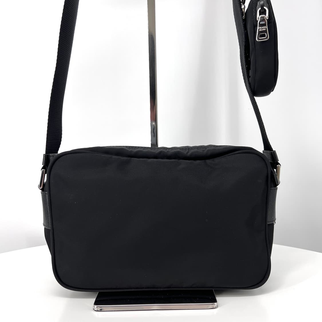 [감정완료] 프라다 리나일론 포켓 크로스백 블랙 (1BC167) 상품이미지4
