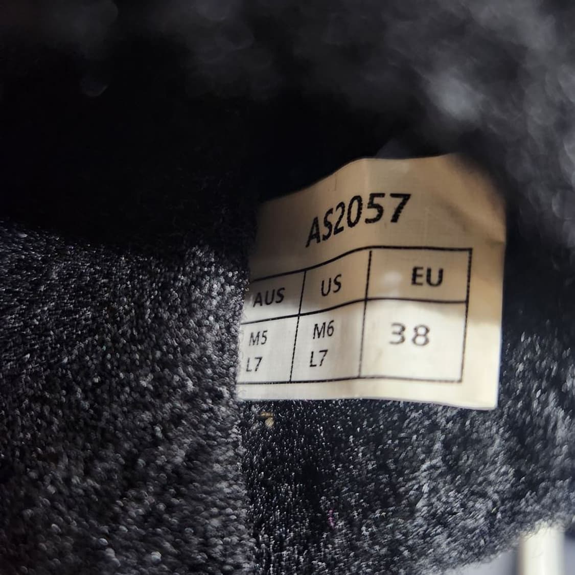 [38(240)]UGG 투웨이 버클 플리스 샌들[Y5C-147] 상품이미지10