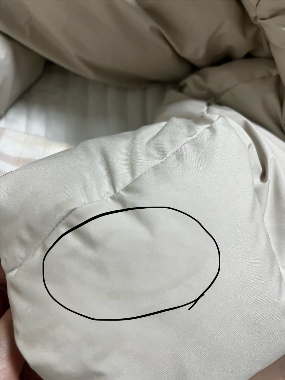 아모멘토 후디드 다운 푸퍼 패딩 에크루 상품이미지9