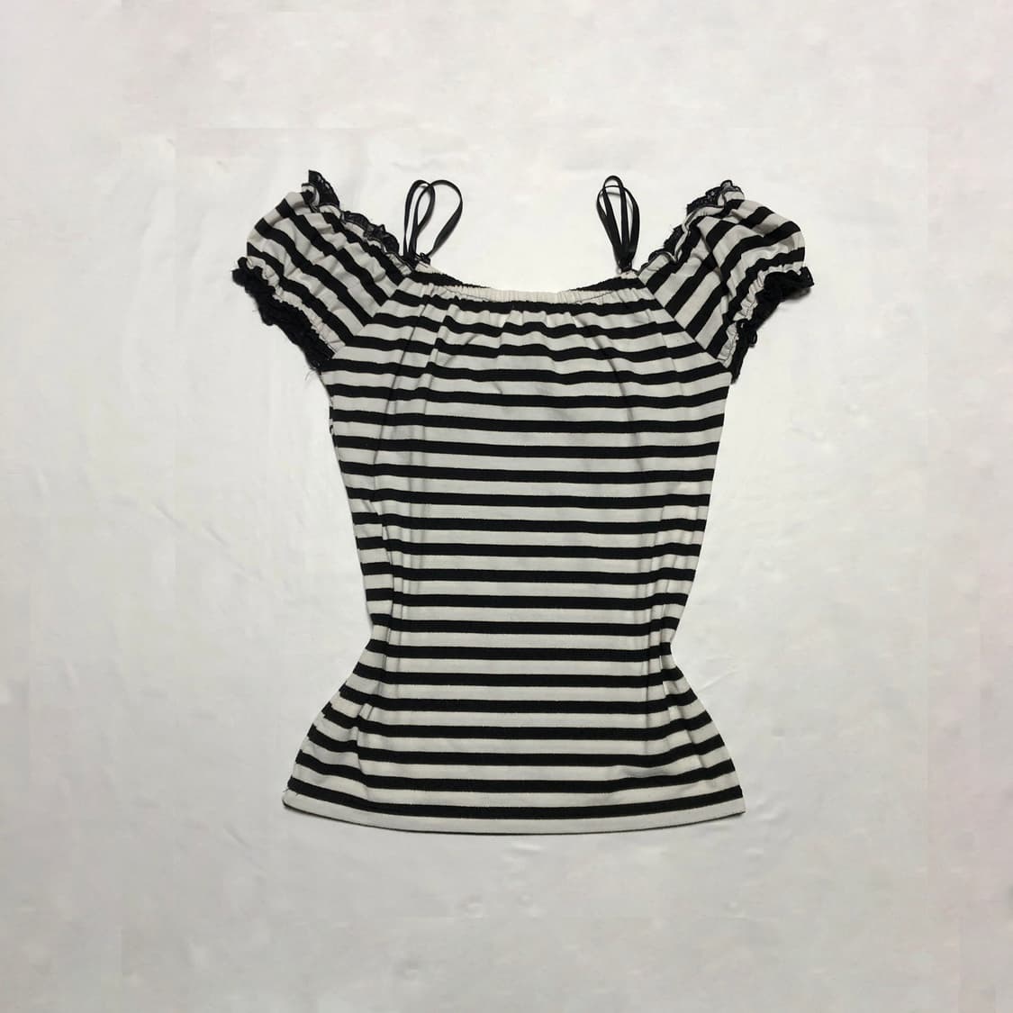 레이스 스트라이프 퍼프 슬리브 티셔츠  블랙 화이트 상품이미지3