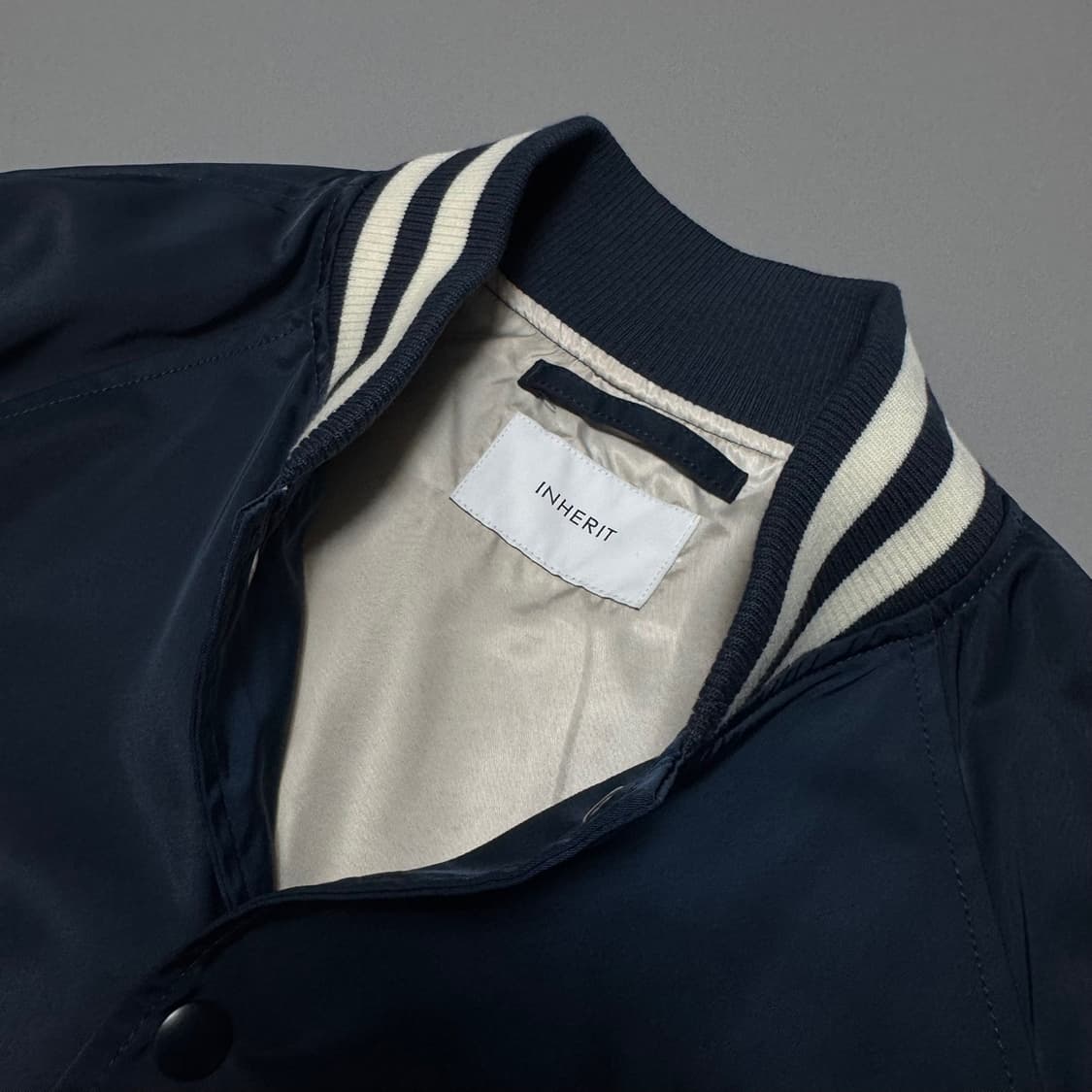 INHERIT 블루컬러 스펠링 자수로고 폴리에스터 스타디움 자켓 상품이미지3