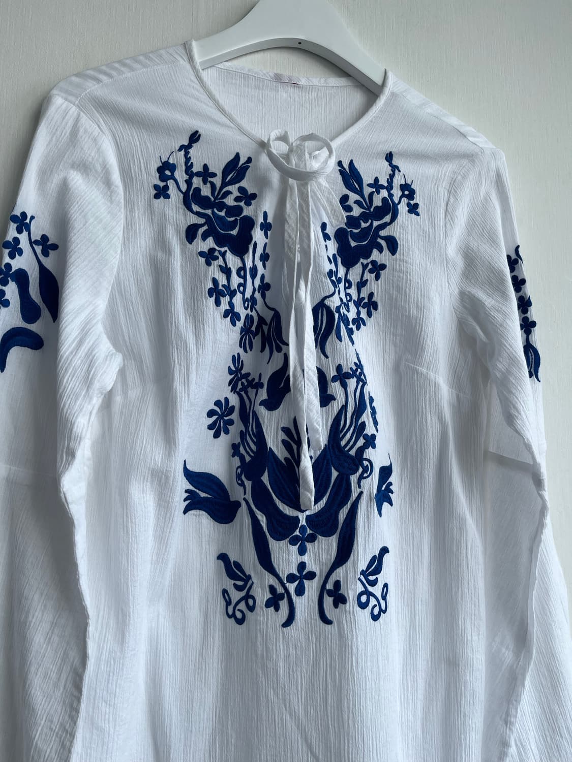 화이트 블루 에스닉 패턴 블라우스 상품이미지2