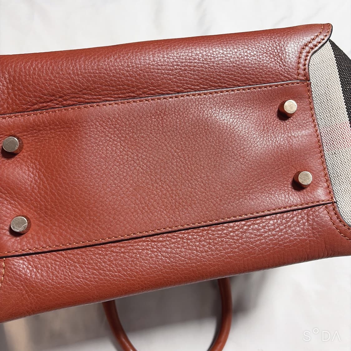 버버리 브라운 레더 캔버스 토트백 상품이미지5