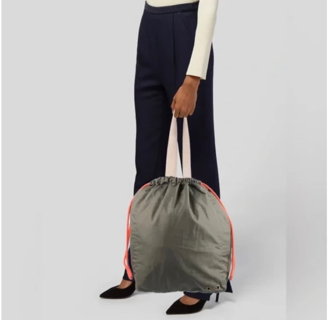 GANNI 가니 드로우스트링 숄더백 카키 (새상품) 상품이미지5