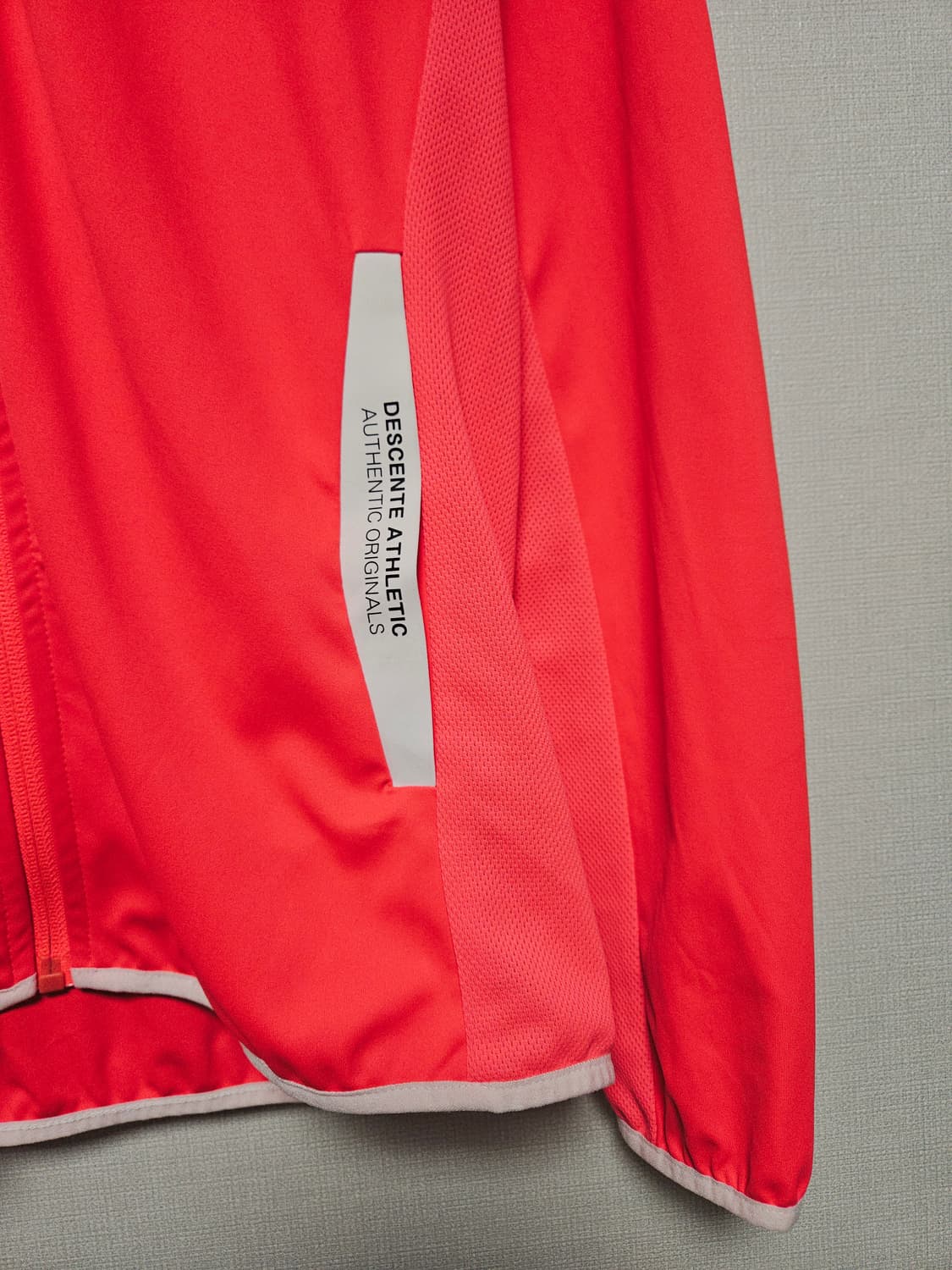 데상트 후드집업 바람막이 (95/M) 상품이미지3