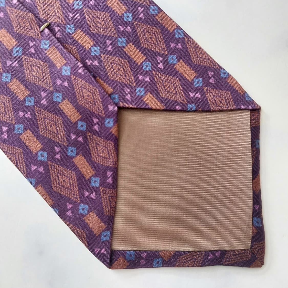 캘빈 클라인 실크 퍼플 기하 패턴 넥타이 9.8cm A+등급 K1882
 상품이미지9