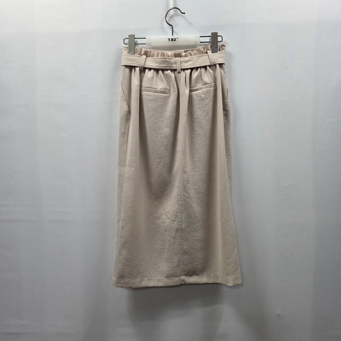 1110 온앤온 스티치포인트 H라인 앞슬릿 뒷밴딩 스커트 상품이미지2