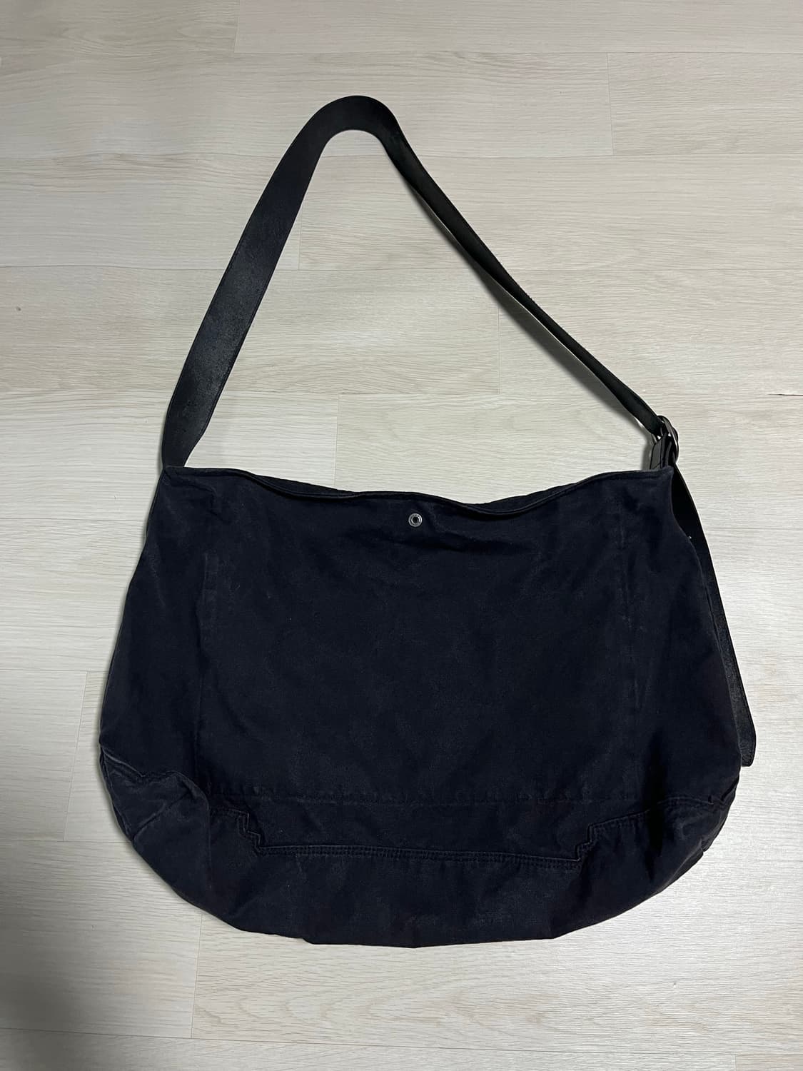 폴리테루 1011 플뢰르 패치드 크로스백 워시드 블랙 상품이미지4