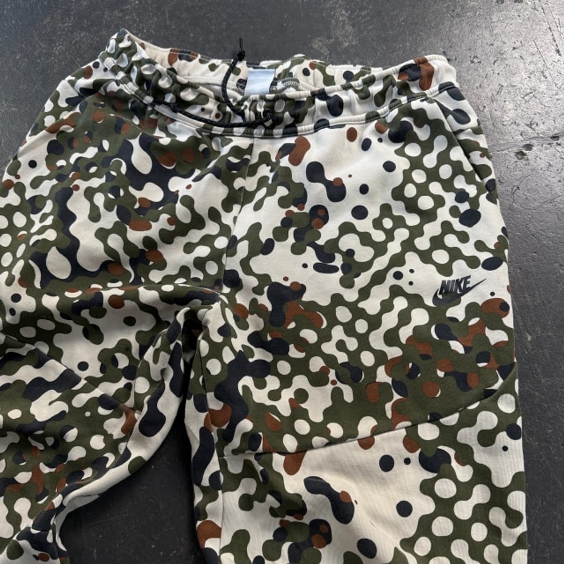 105 나이키 테크 플리스 카모 조거팬츠 상품이미지2