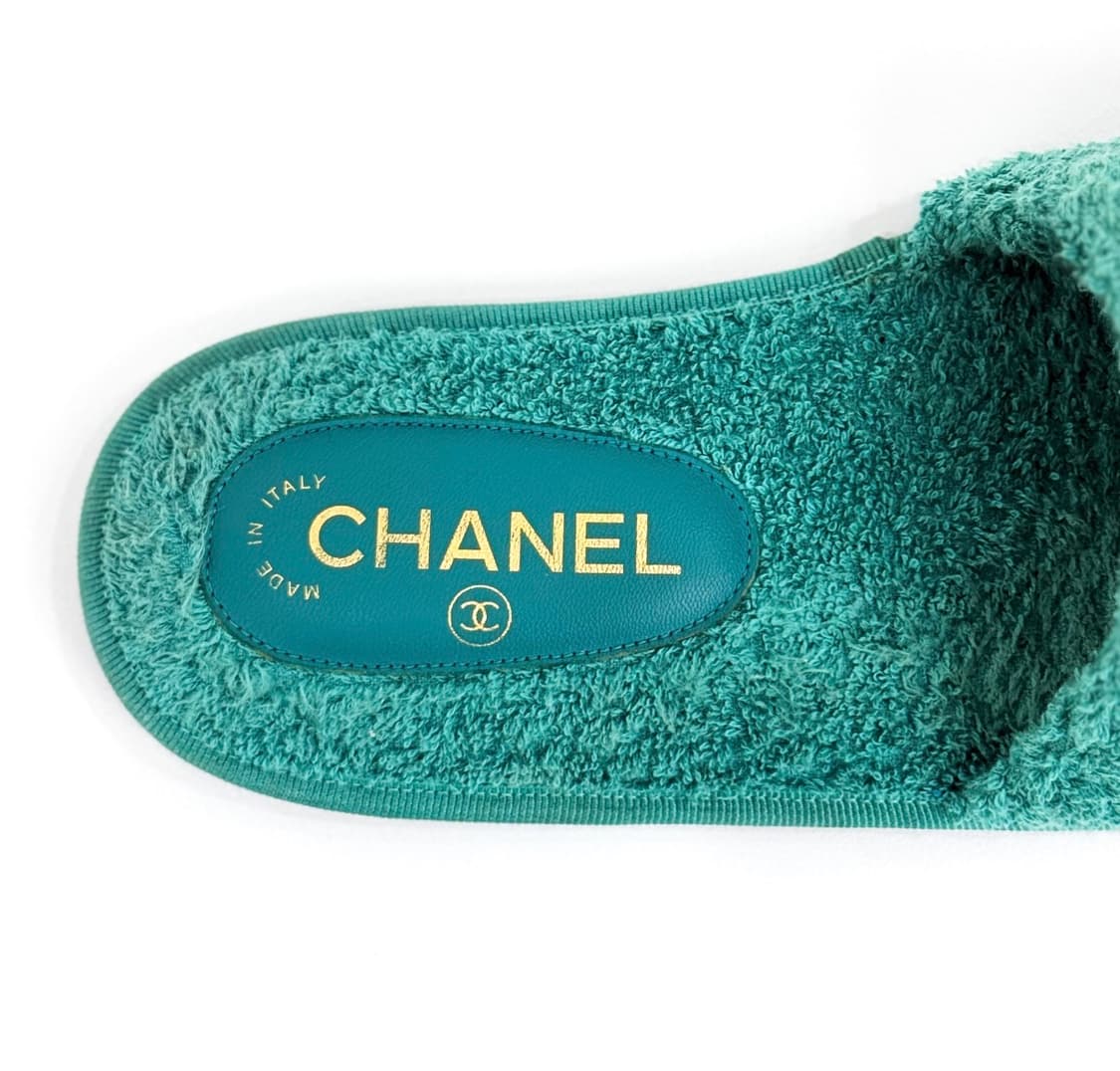 [M] Chanel 샤넬 x 퍼렐 한정판 마린 테리 슬라이드 슬리퍼 그린 상품이미지8