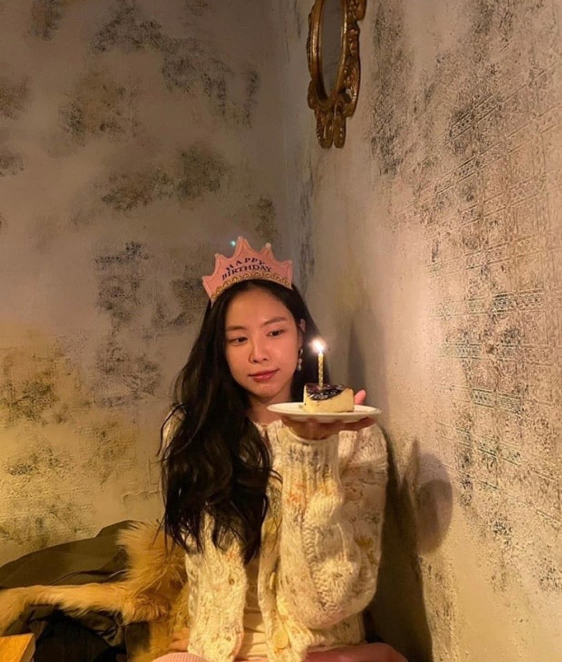 (손나은 착용) 어반아웃피터스 크롭 가디건 상품이미지2