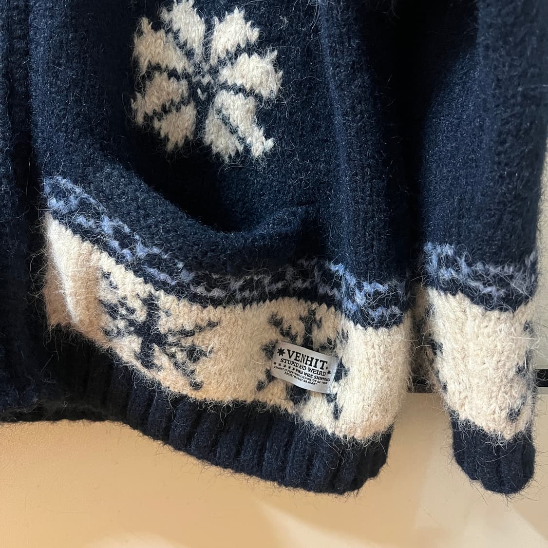 벤힛 코위찬 가디건 니트 노르딕 스웨터 / 디스이즈네버댓 마리떼 마뗑킴 상품이미지3