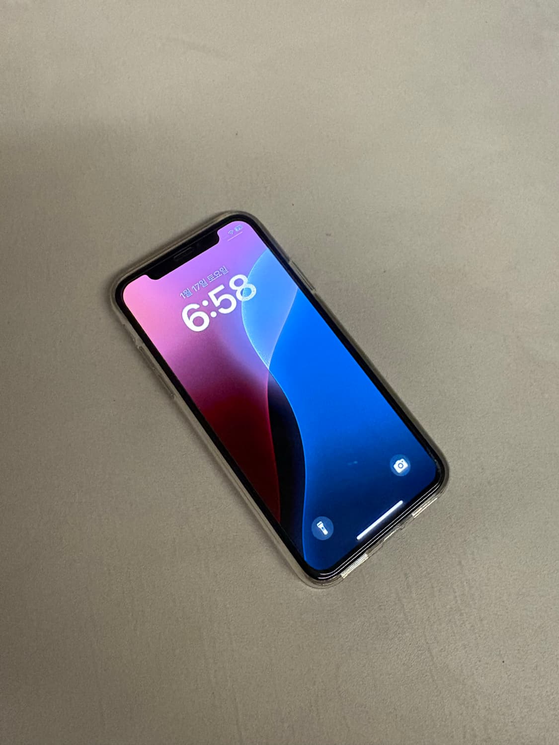 아이폰XS 256GB 무음 실버 상급 상품이미지3