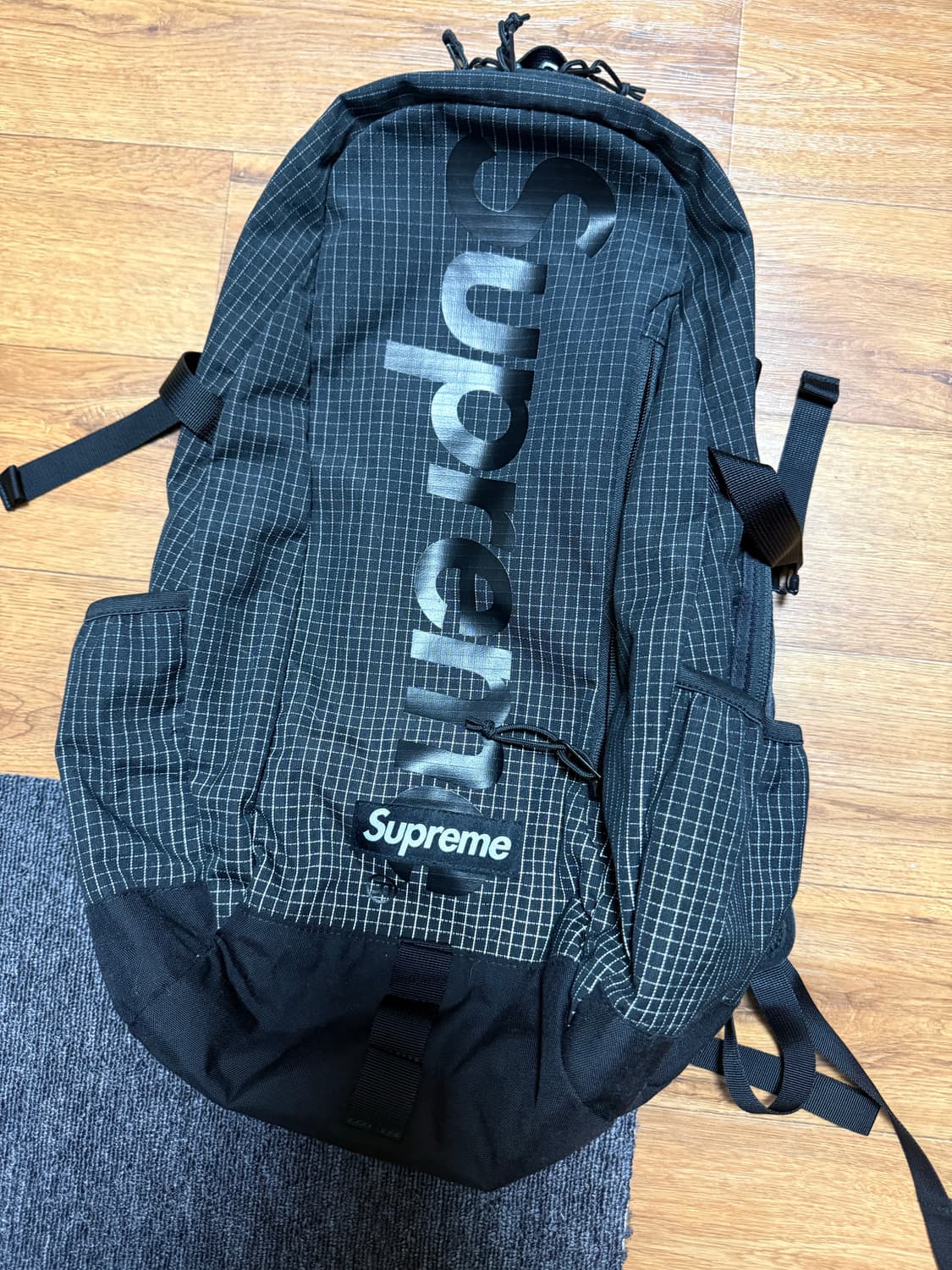 슈프림 백팩 24SS 상품이미지1