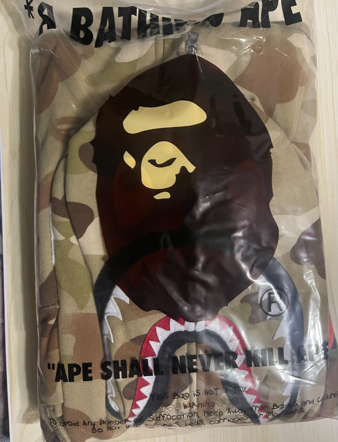 베이프 그라데이션 카모 샤크 풀 집 후드 베이지 상품이미지2