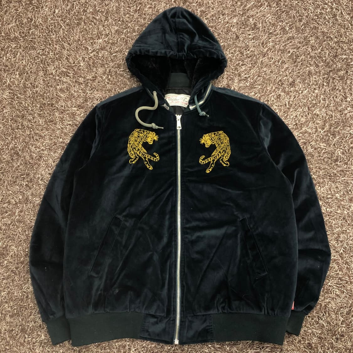 언더에어 호랑이 자수 벨벳 스카쟌 자켓 상품이미지1