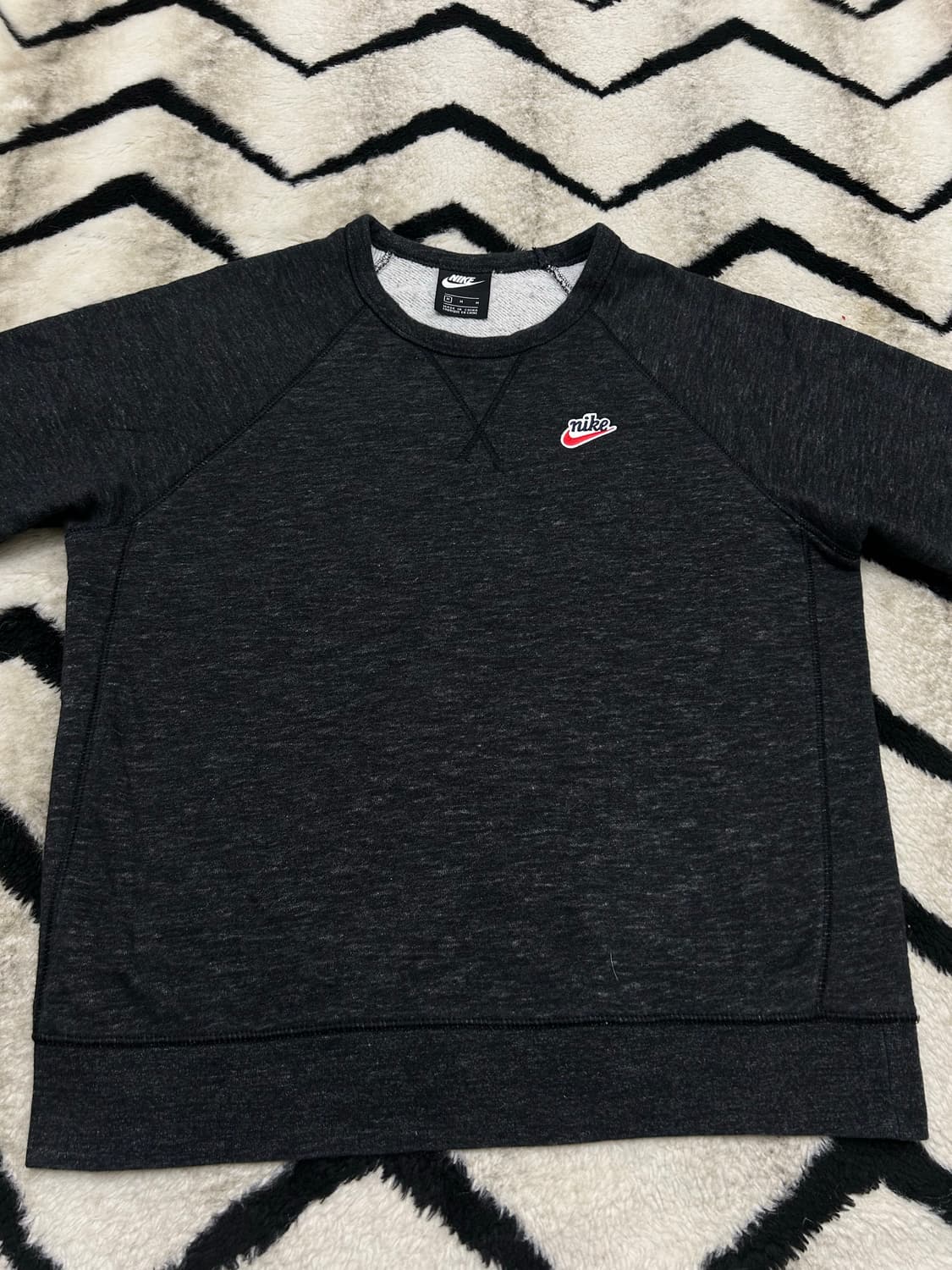 [M]나이키 헤리티지 크루 맨투맨/짙은챠콜/기모 상품이미지4