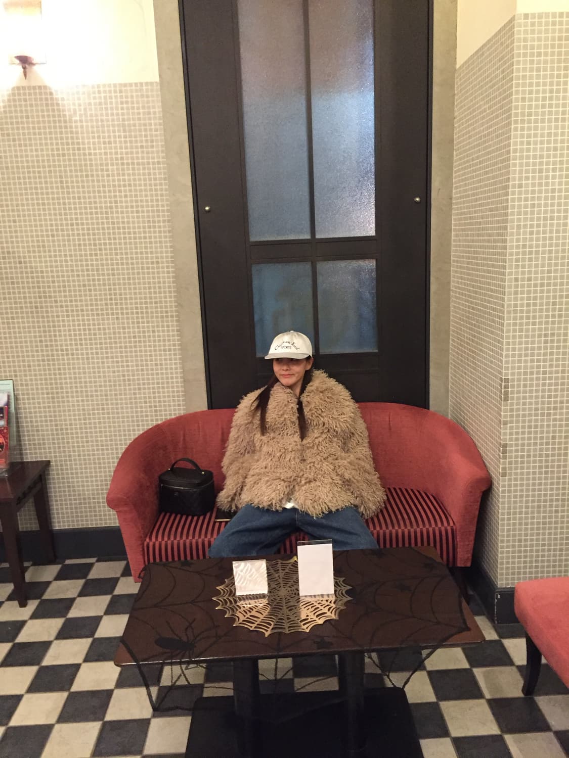 아루드 루앙 퍼자켓 베이지 아웃핏 퍼자켓 상품이미지3