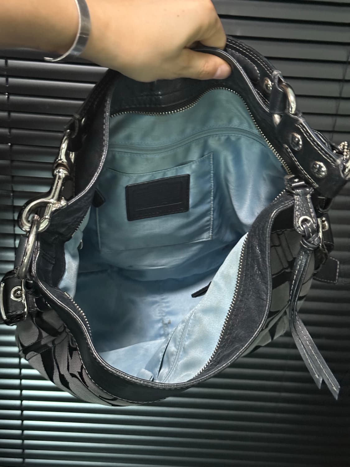 코치 블랙 로고 가죽 캔버스 숄더백 토드백 웨스턴 에스닉 락시크 명품  상품이미지7