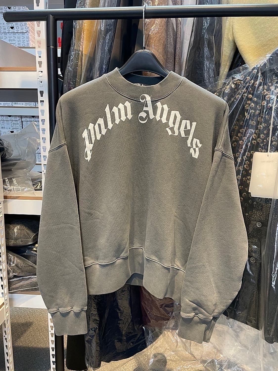 (정품/새상품) 팜 엔젤스 남성 챠콜 커브 로고 루즈핏 맨투맨 상품이미지1