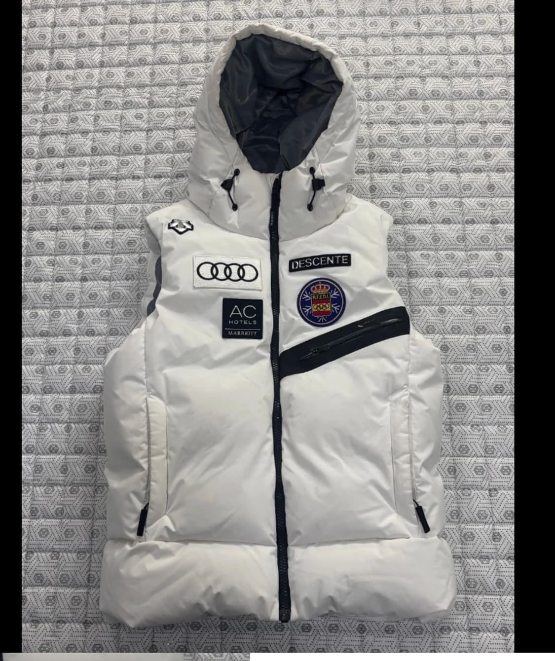 데상트 아우디 패딩 조끼 95 상품이미지1