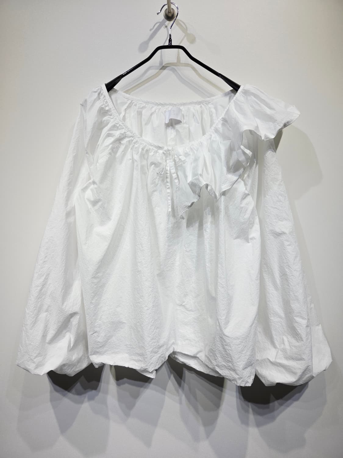 딘트 DINT 화이트 루즈핏 블라우스_FREE 상품이미지2