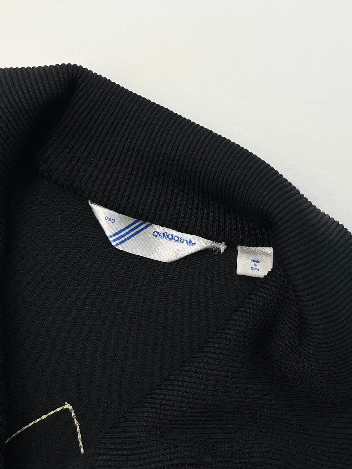 Adidas 아디다스 골드글리터 블랙컬러 우먼 트랙탑 상품이미지10