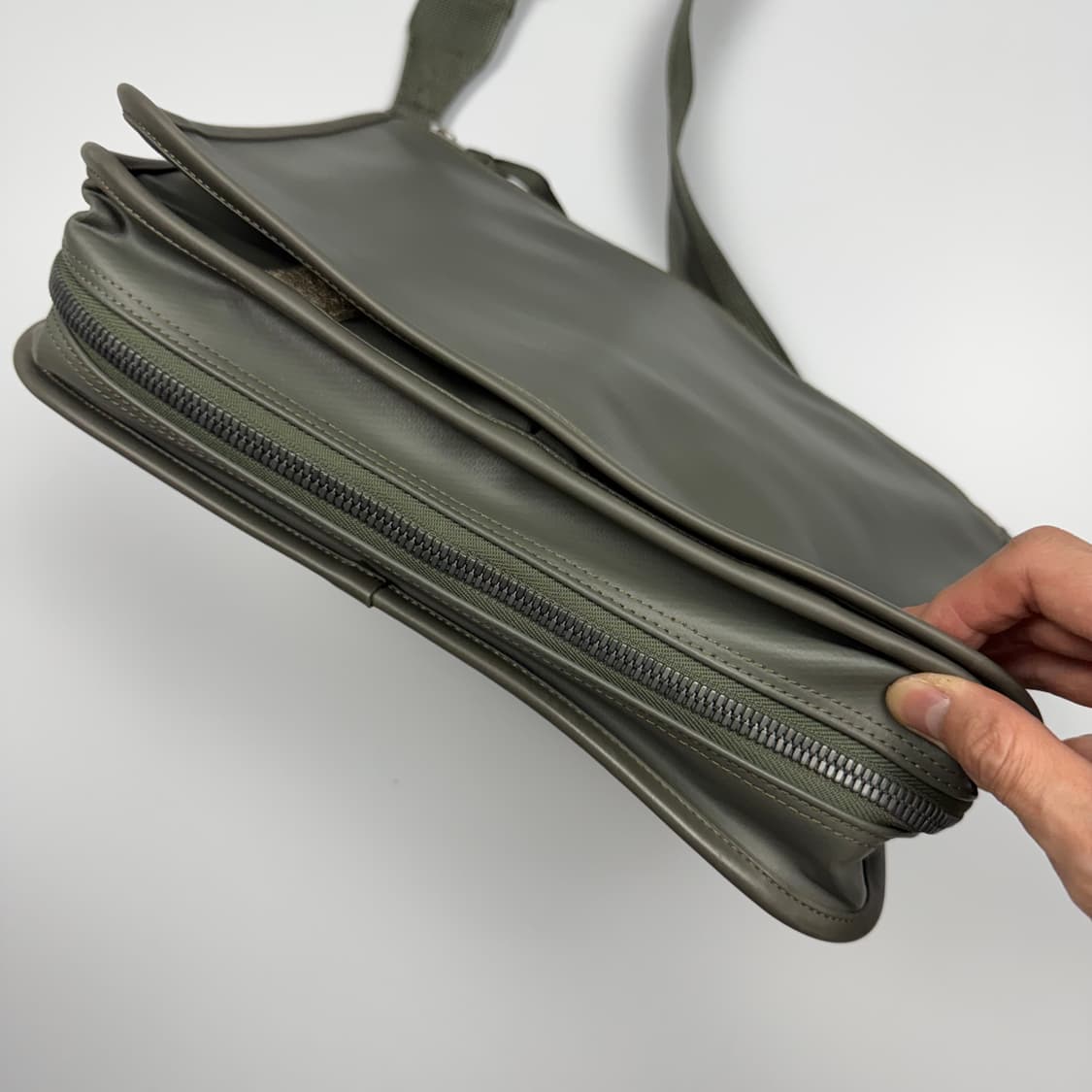 요시다포터 러기지라벨 뉴라이너 메신저백 올리브 상품이미지5