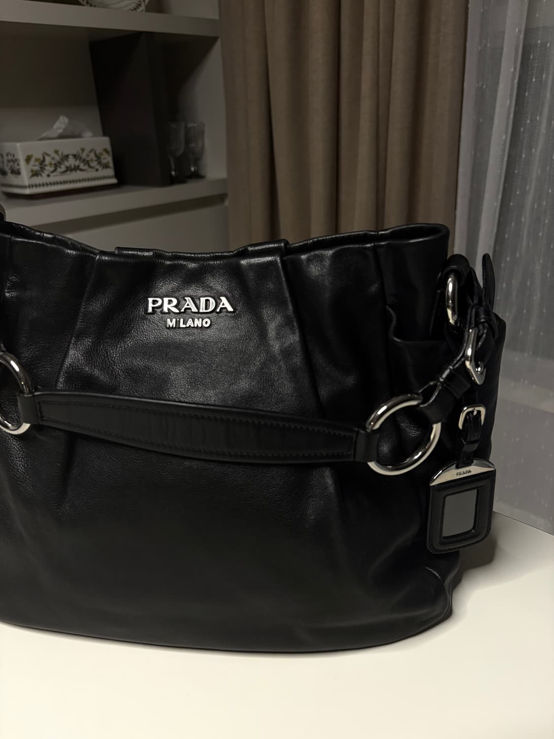prada 프라다 카프스킨 호보백 상품이미지3