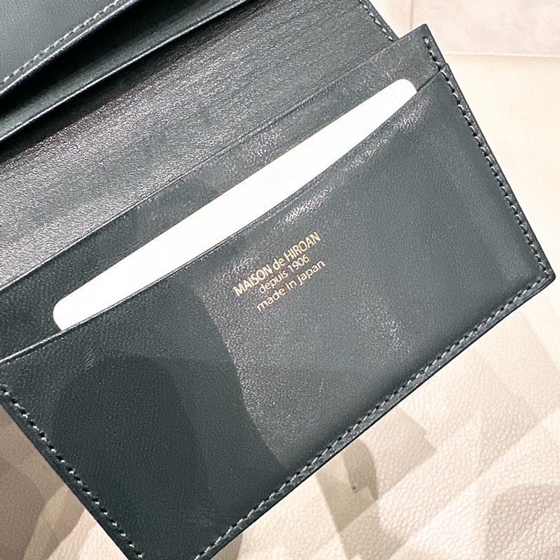 (정품/새상품) 메종 드 히로안 딥네이비 도마뱀 가죽 플랩 카드지갑 명함 상품이미지3