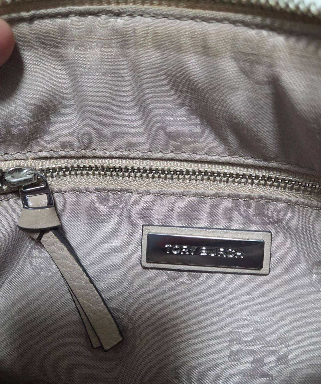 토리버치 카메라백 테슬 크로스백 상품이미지5