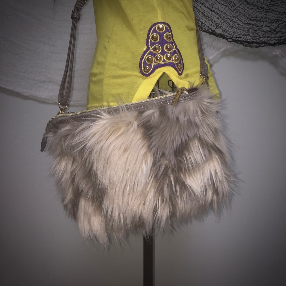 y2k white&choco fur cross bag 상품이미지2