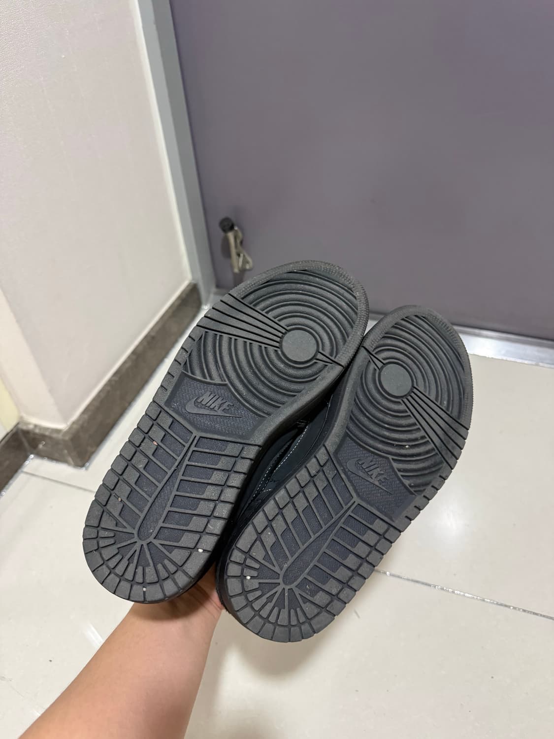 나이키 조던1 트래비스 스캇 블랙 팬텀 상품이미지3