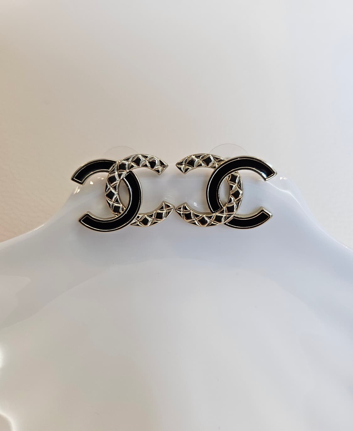 샤넬 블랙&골드퀼팅 CC 샴페인골드 스터드 귀걸이 업사이클링 상품이미지1