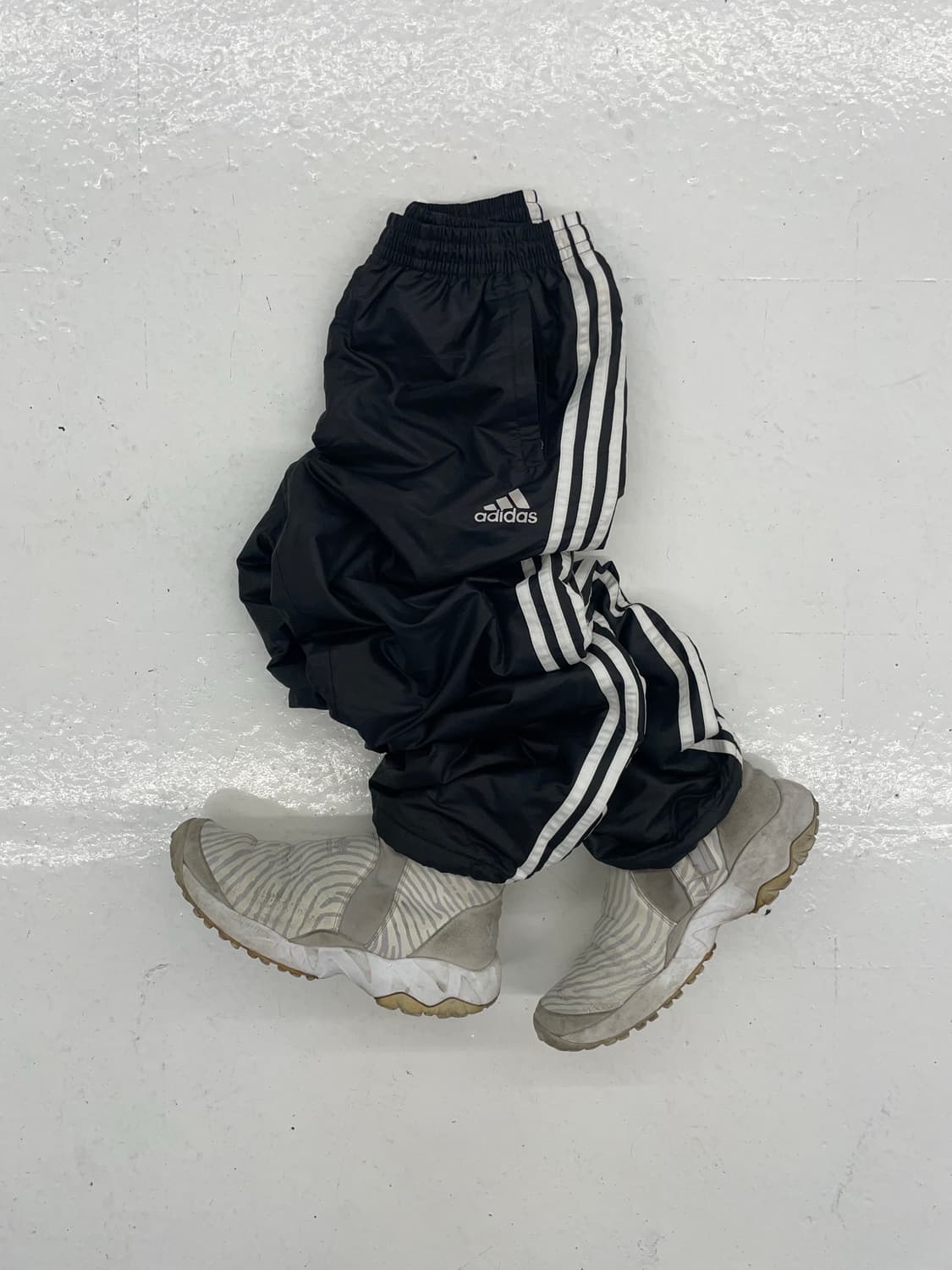 ADIDAS 레더텍스쳐 3라인 팬츠 상품이미지1